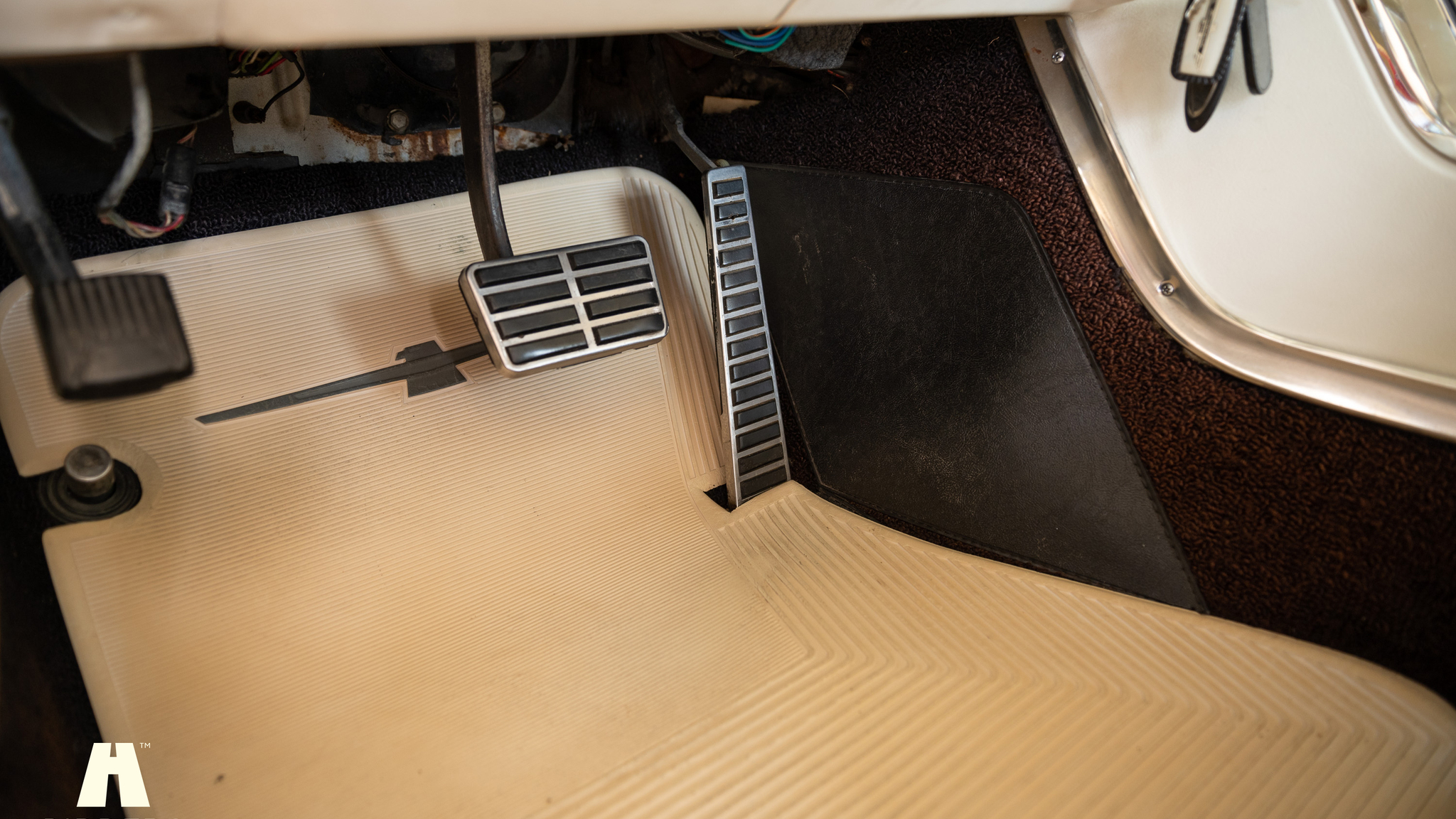 Interior image of 1964 Ford Thunderbird 6.4 HT (35)