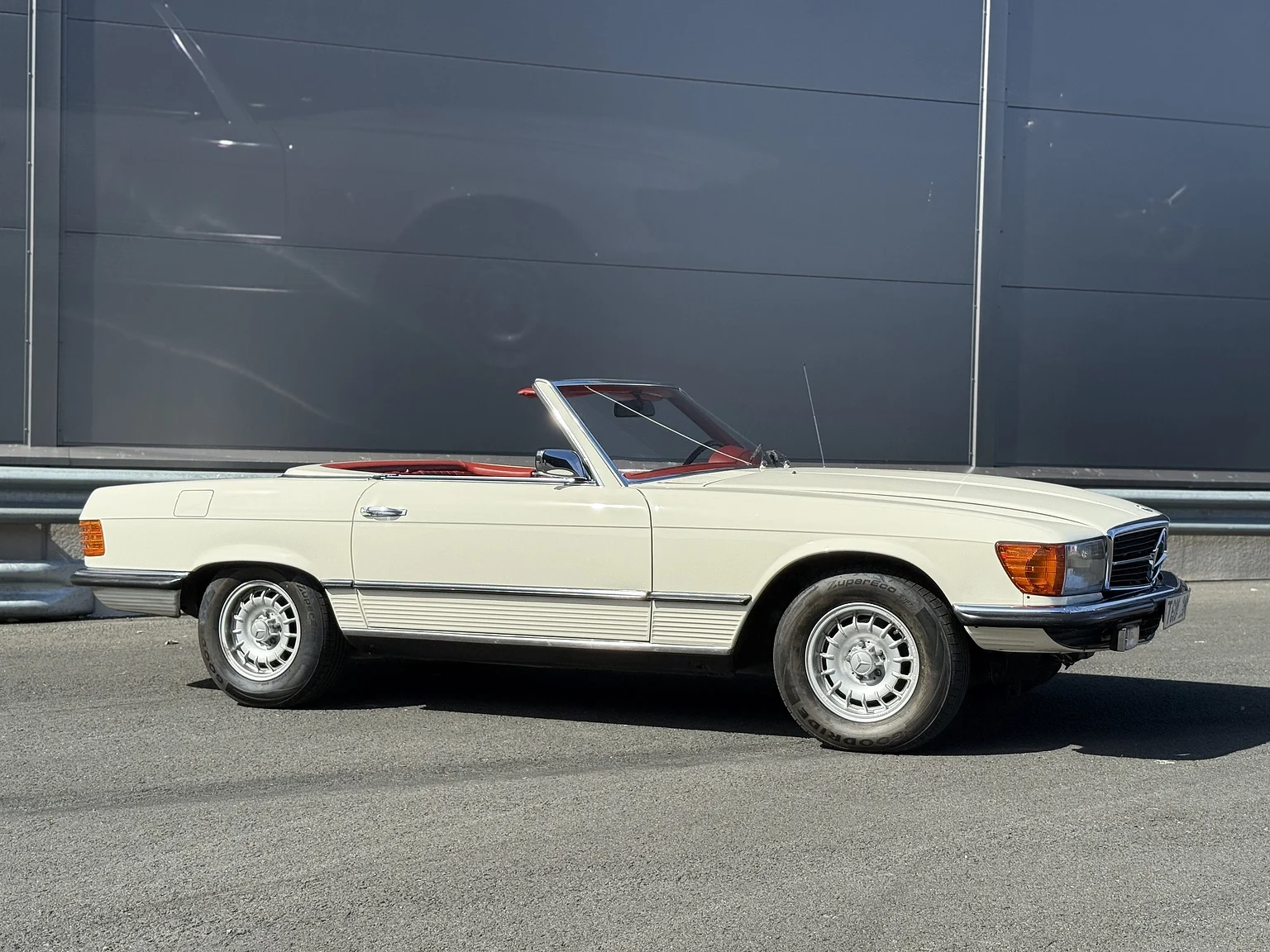 Aussenfoto 1973 Mercedes Benz 350 SL  (6)