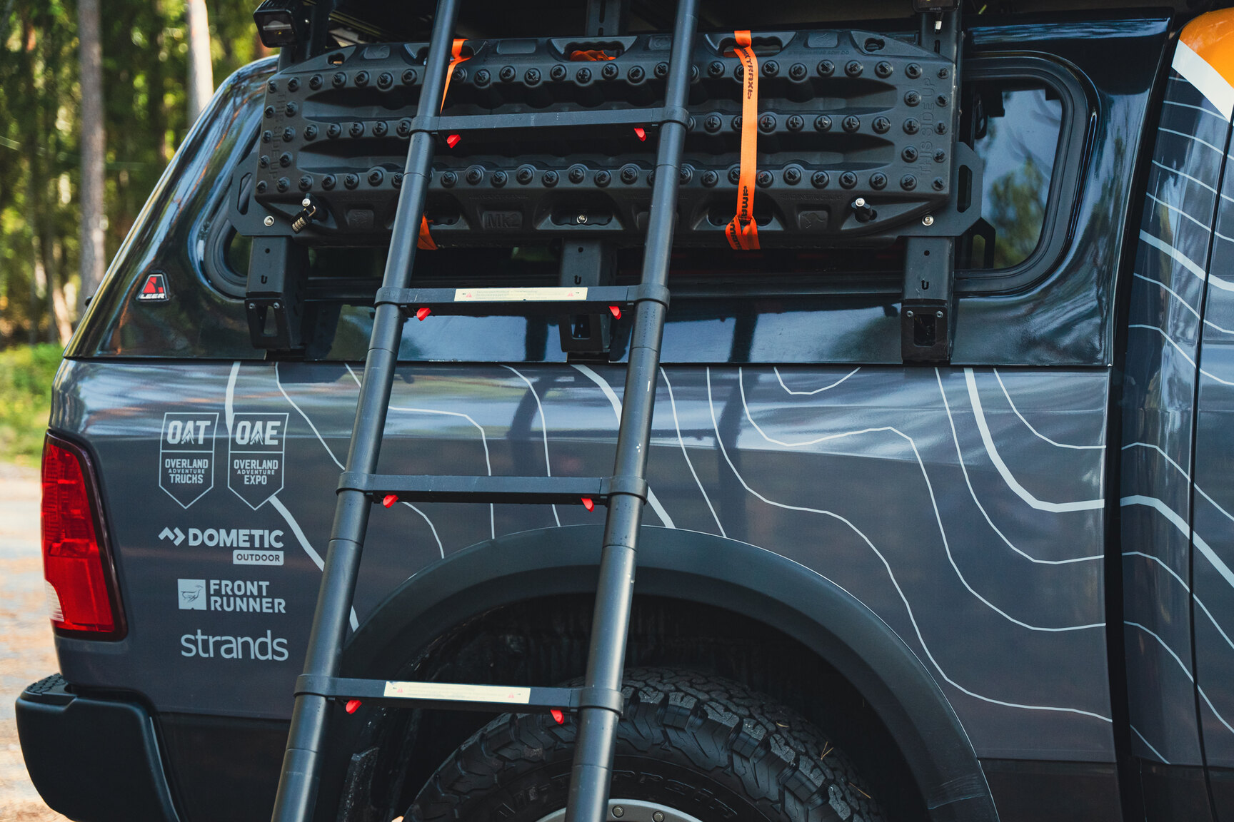 Exteriörbild på 2017 Dodge Ram 1500 AEV (28)