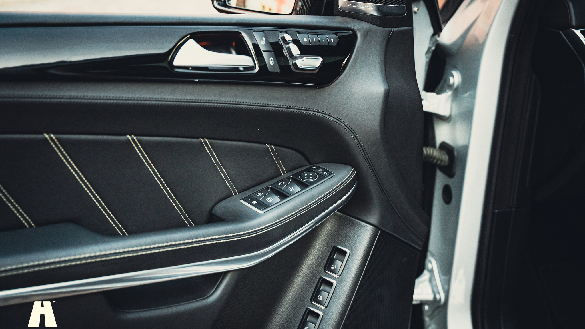 Innenraumfoto von 2017 Mercedes-Benz GLS 63 AMG (13)