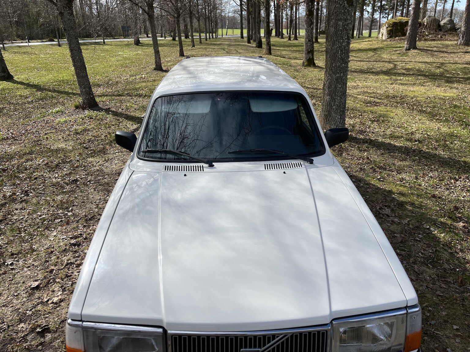Exterior image of 1993 Volvo 245 GL