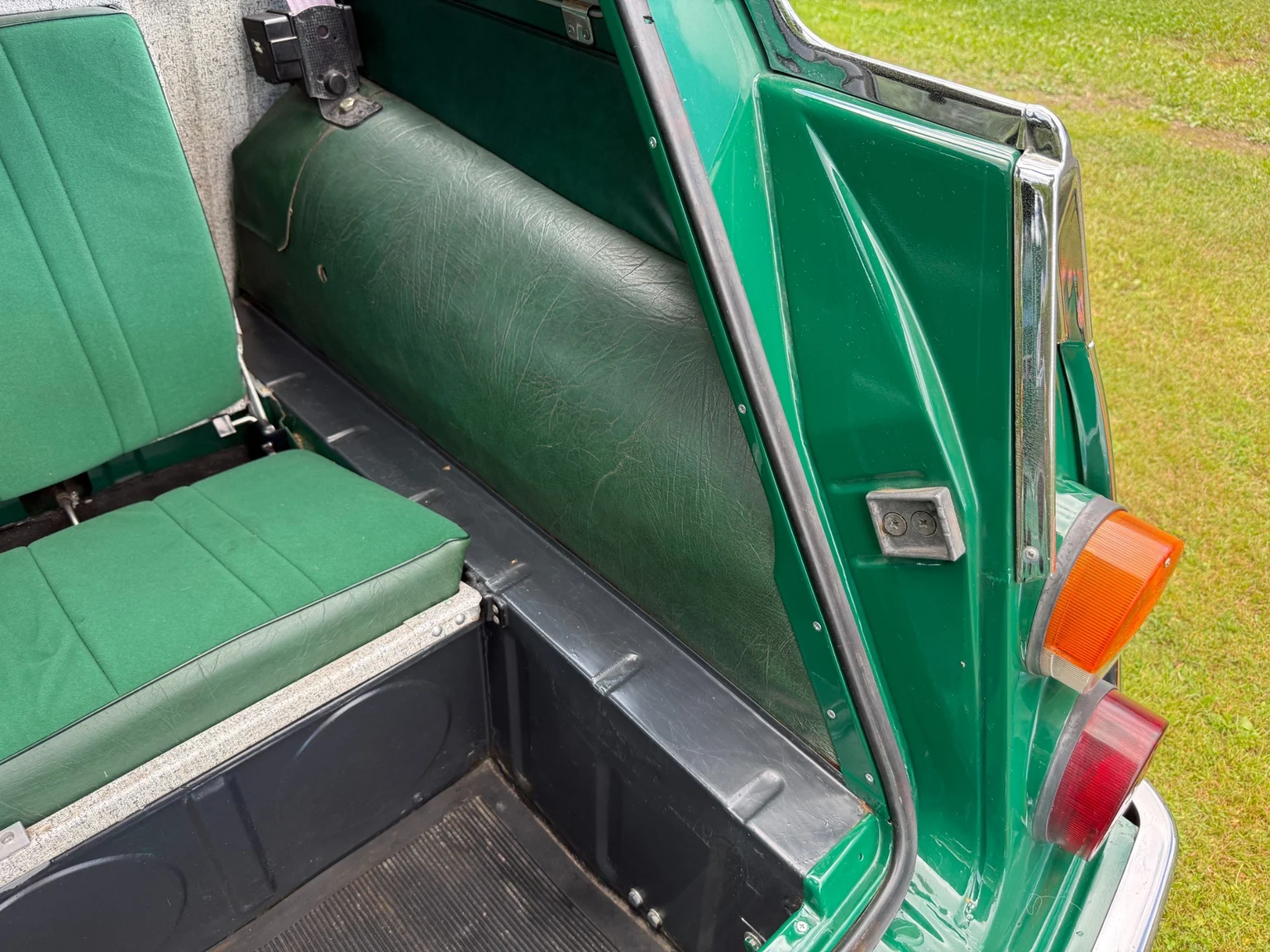 Innenraumfoto von 1975 Saab 95 V4 kombi - 7-sits (34)