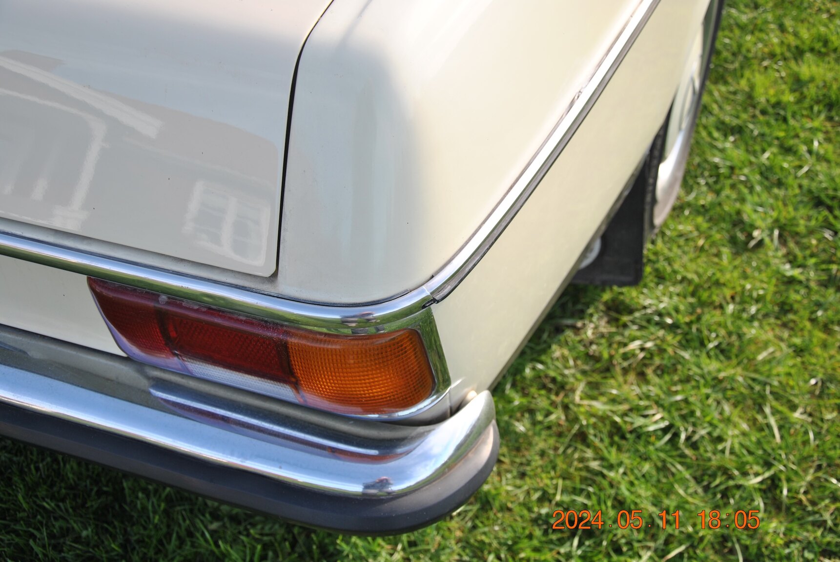 Exteriörbild på 1971 Mercedes-Benz 220D
