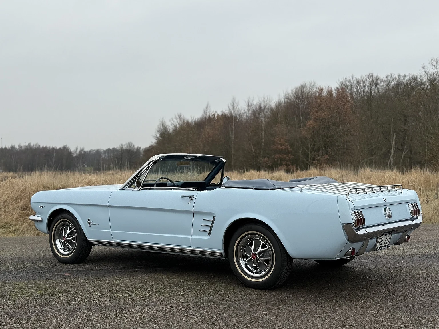 Exteriörbild på 1966 Ford Mustang Convertible 289 V8 (16)