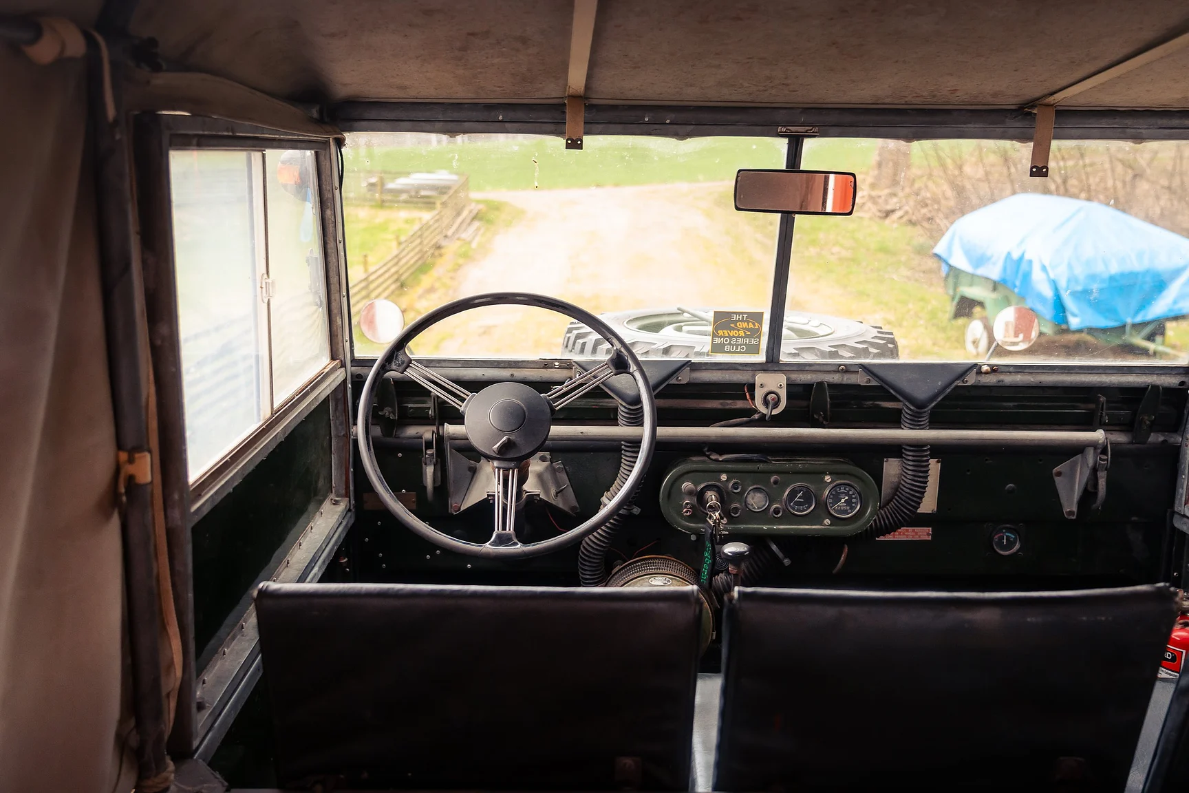Innenraumfoto von 1953 Land Rover Series 1 Soft Top (5)