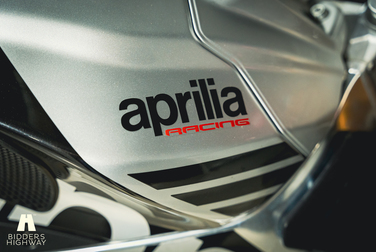 Exteriörbild på 2016 Aprilia Tuono V4 Factory