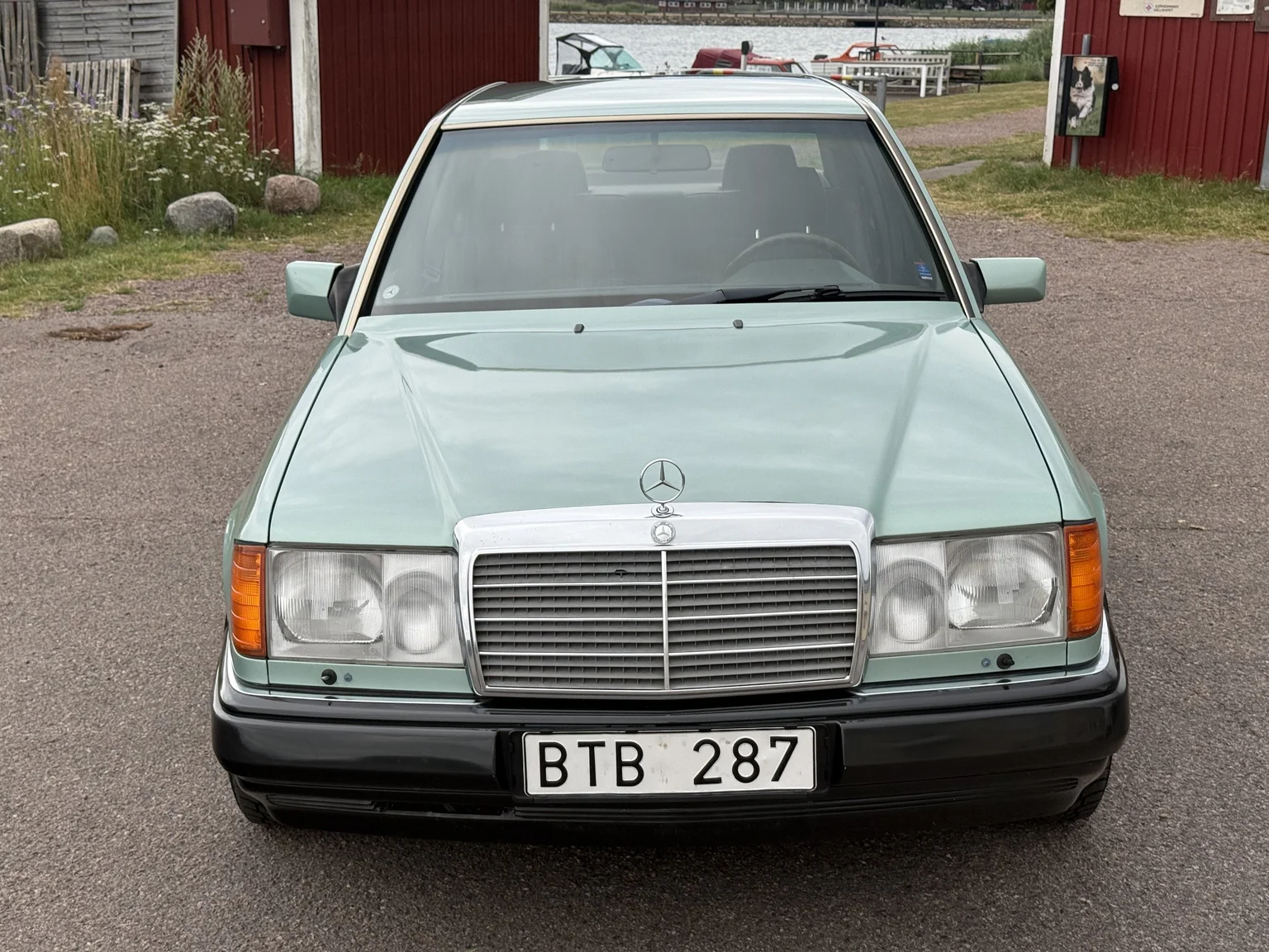 Exterior image of 1991 Mercedes-Benz 300 E 4MATIC (5)