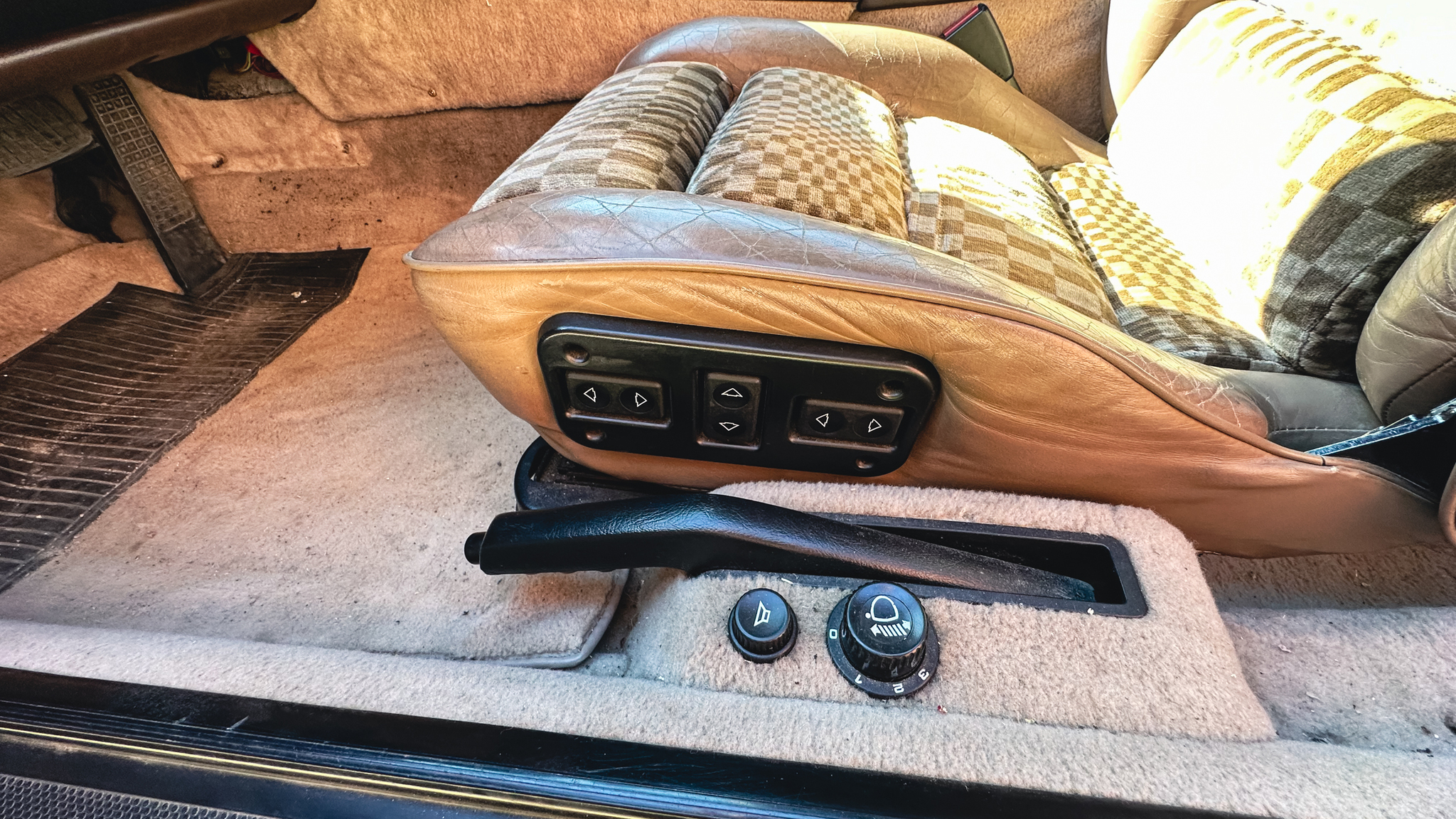 Interior image of 1983 Porsche 928 S (34)