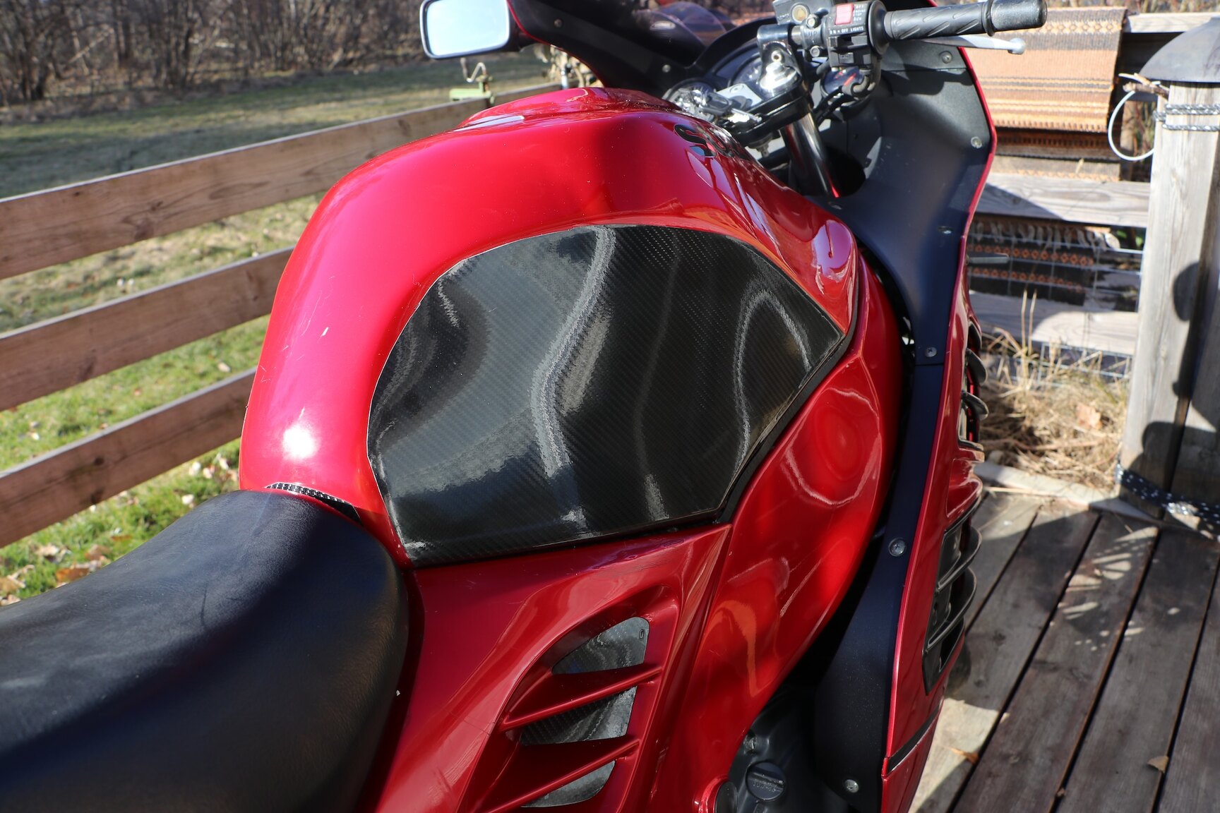 Exterior image of 1995 SUZUKI RF 900R