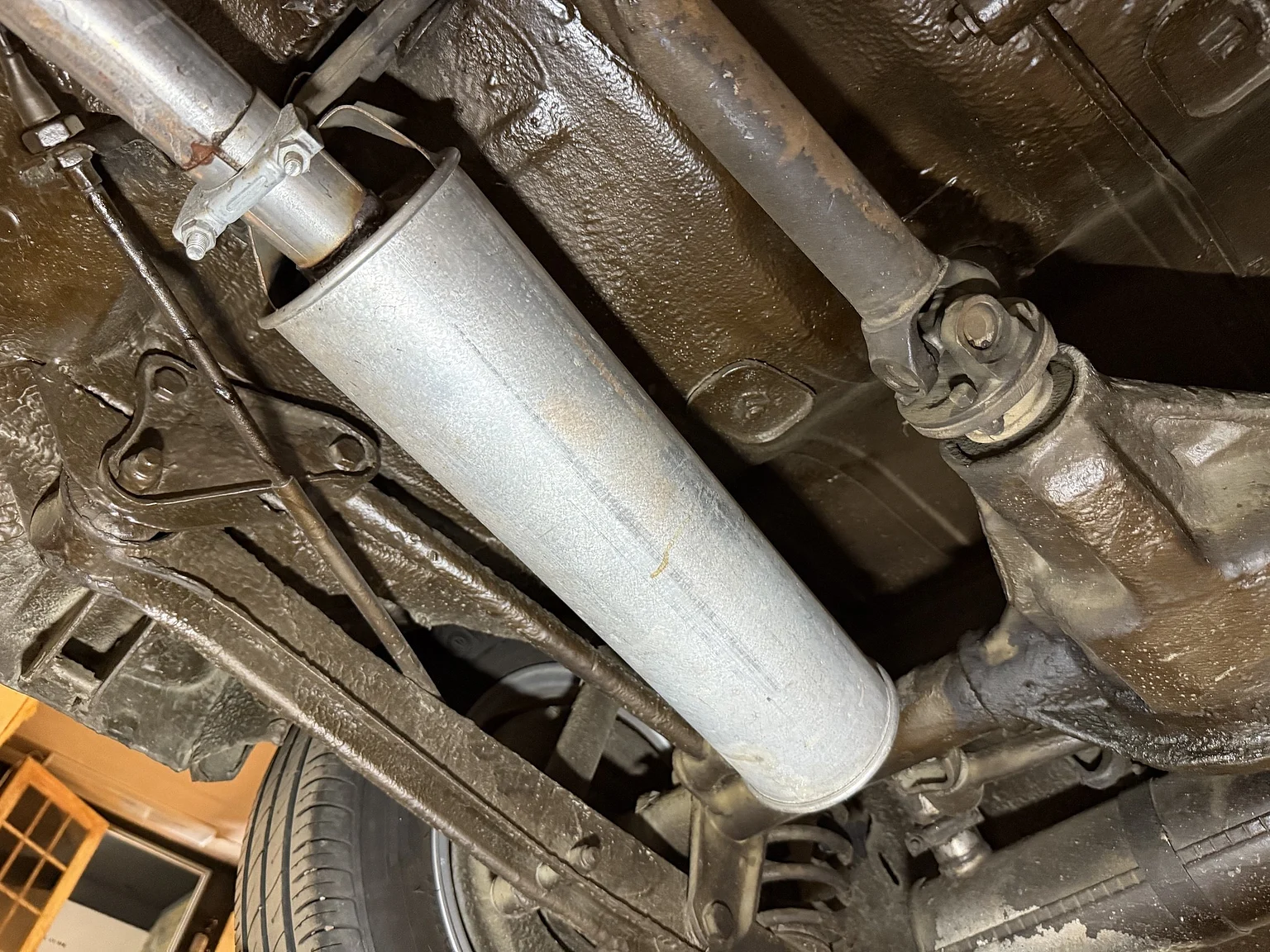 Image of 1970 Volvo 142 2.0 Automatic (24) mechanics