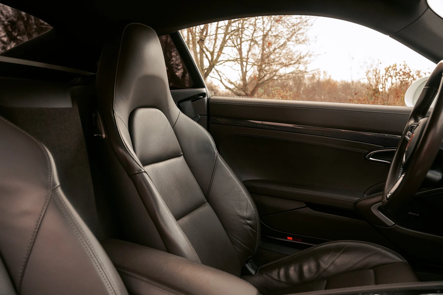 Innenraumfoto von 2017 Porsche 718 Cayman S (41)