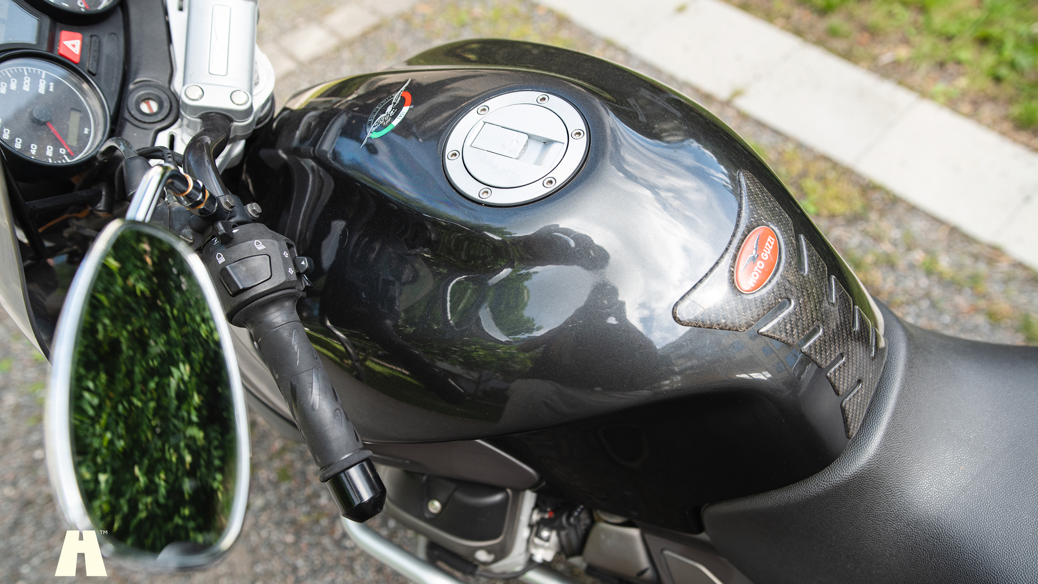Exterior image of 2005 Moto Guzzi Breva 750i