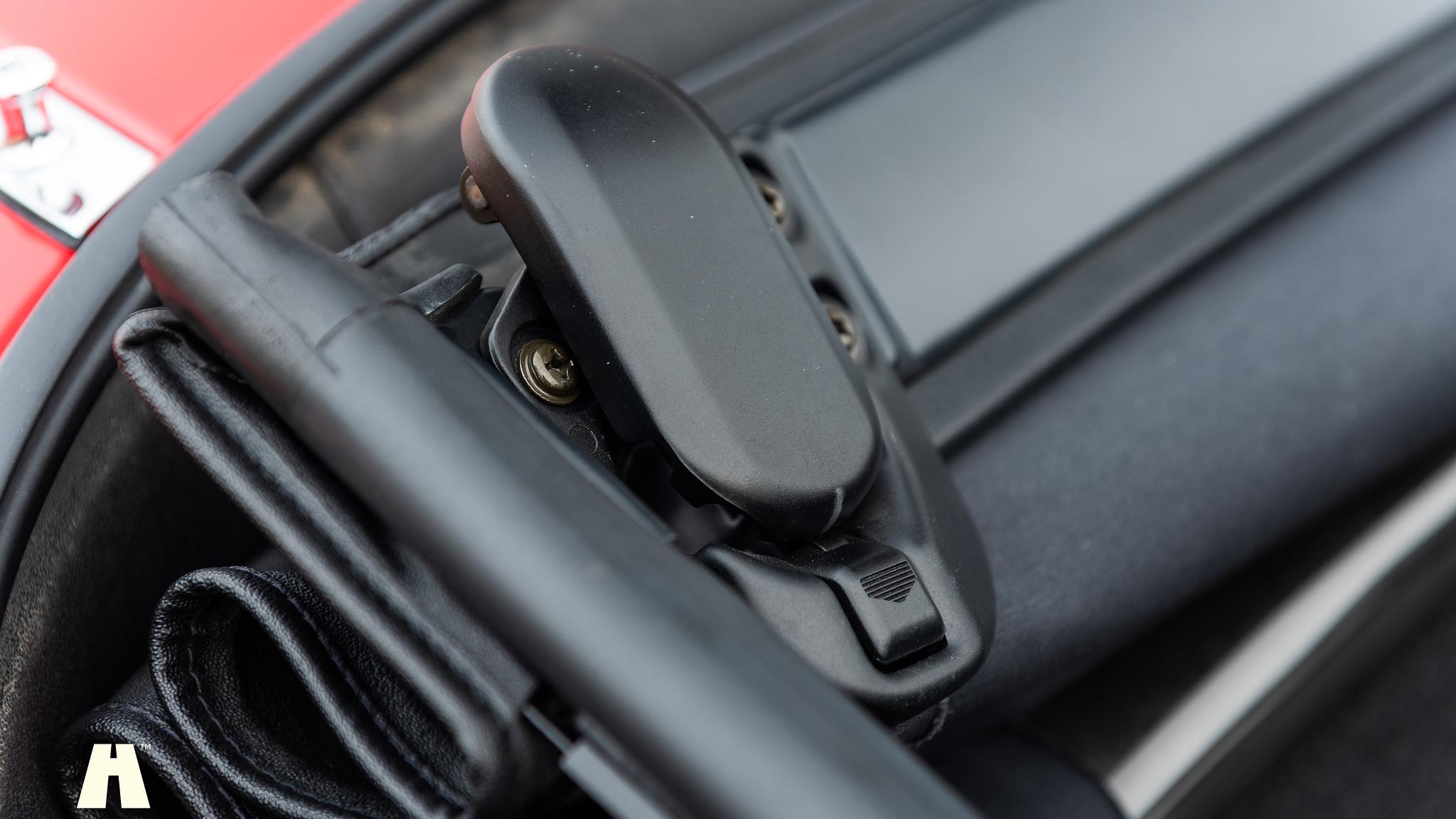 Innenraumfoto von 1997 Mazda MX-5 (35)