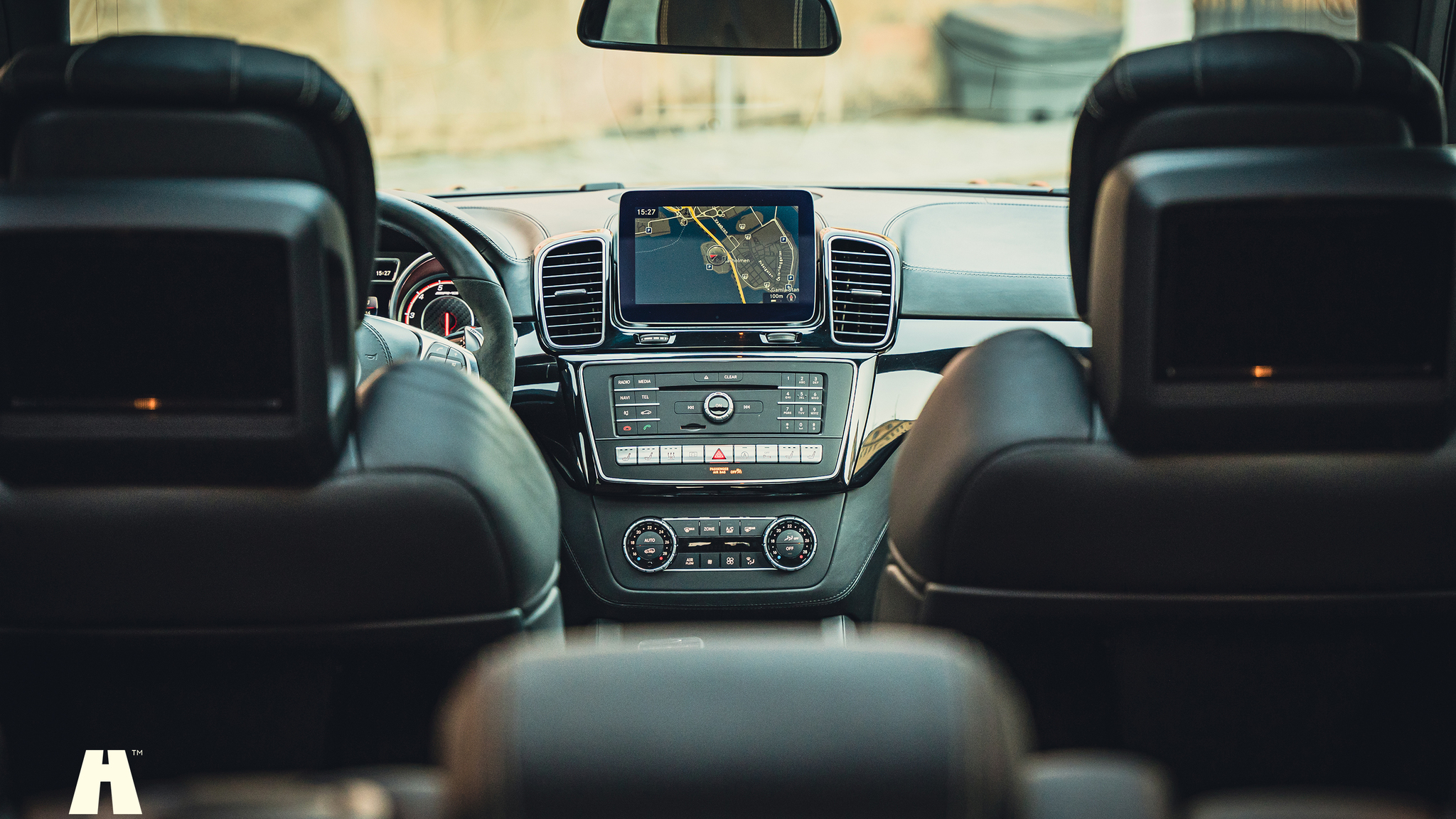 Innenraumfoto von 2017 Mercedes-Benz GLS 63 AMG (97)