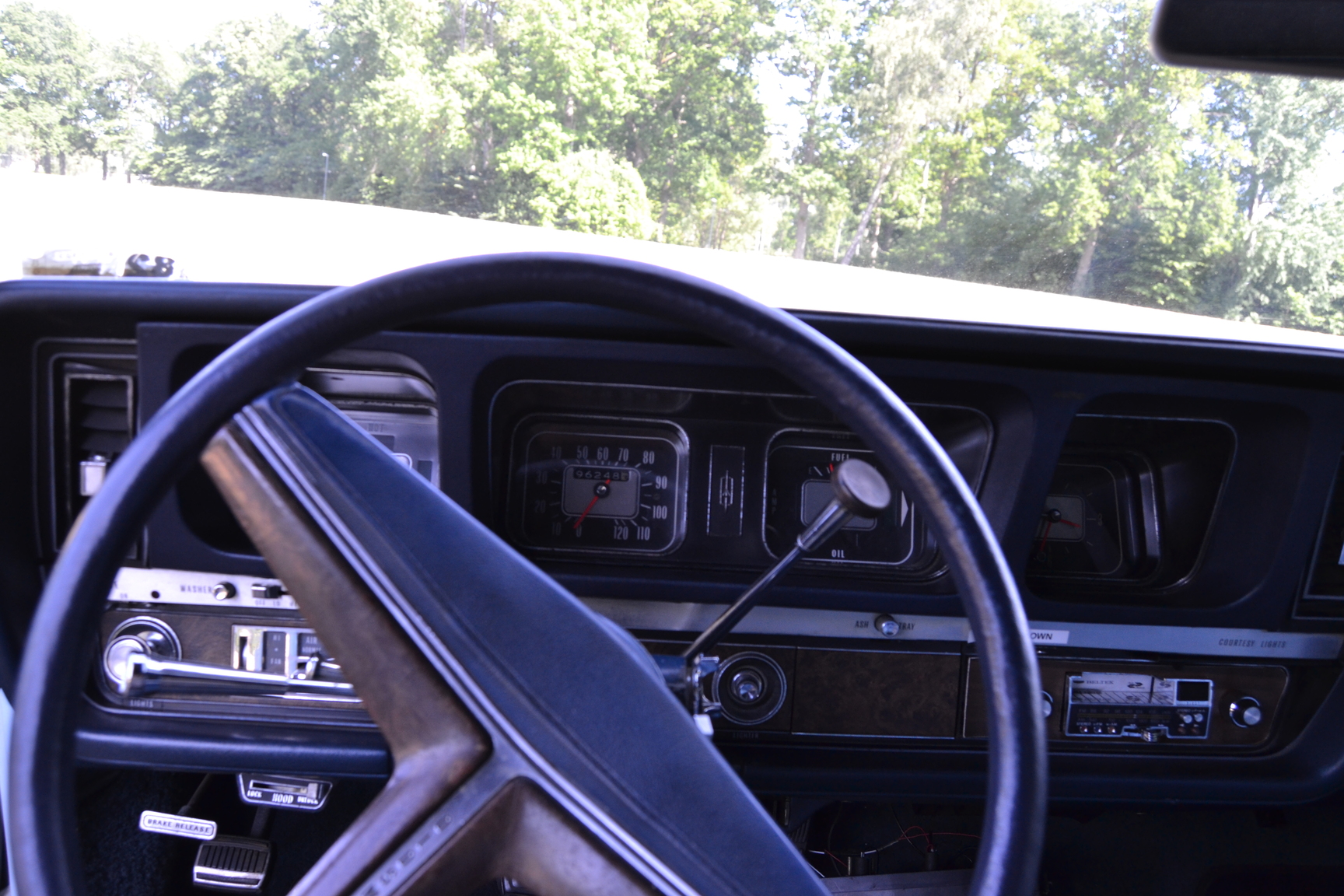 Interior image of 1970 Oldsmobile Ninety eight Convertible (13)