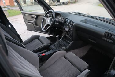 Interior image of 1989 BMW 325i