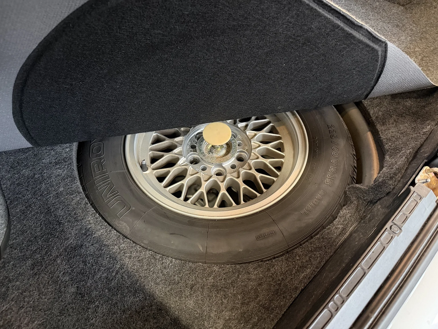 Interior image of 1988 BMW 535i - NO RESERVE (21)