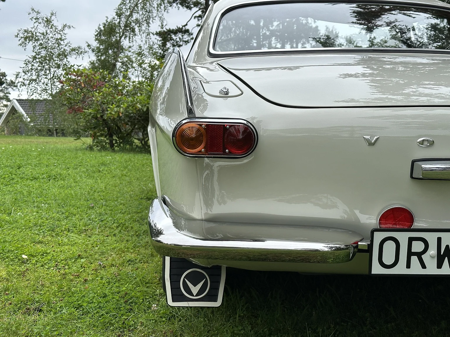 Exterior image of 1964 Volvo P1800S (84)