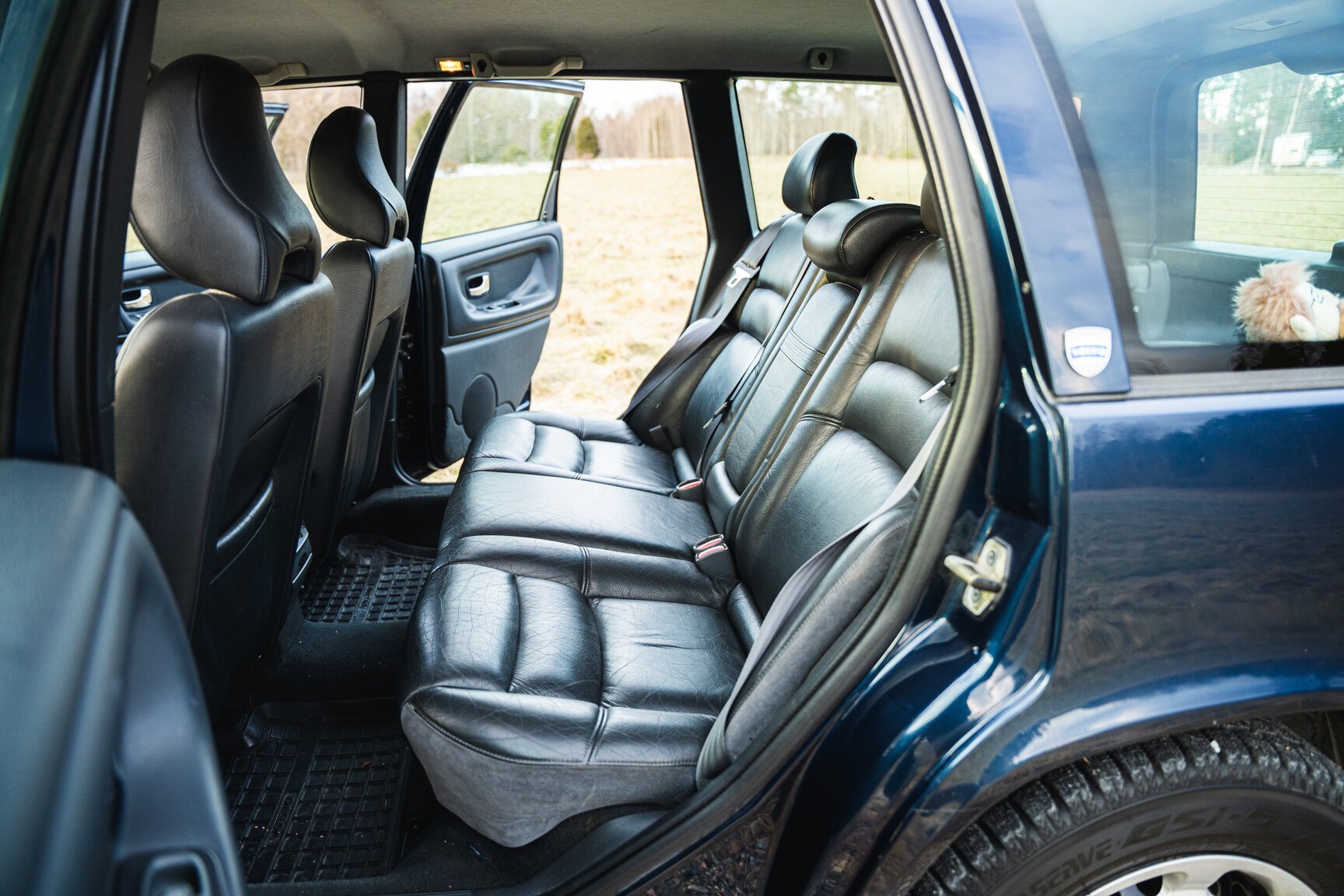 Interior image of 2000 Volvo V70 XC