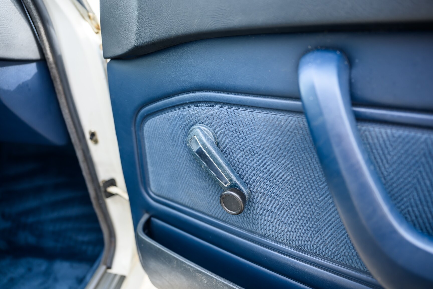 Interior image of 1986 BMW 520i