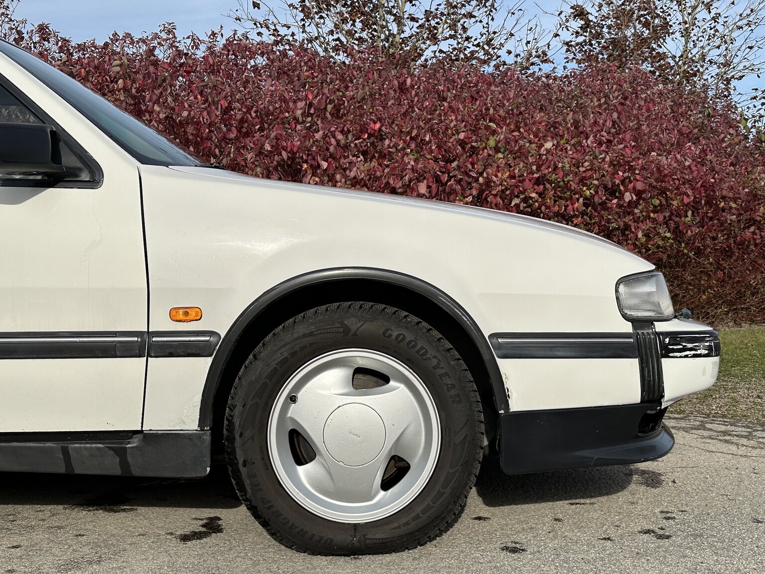 Exterior image of 1996 SAAB 9000