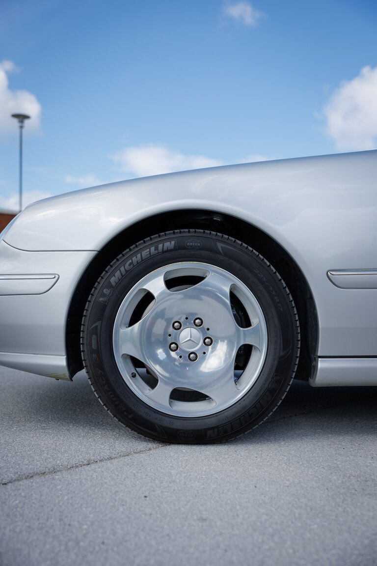 Exteriörbild på 2000 Mercedes-Benz CL600