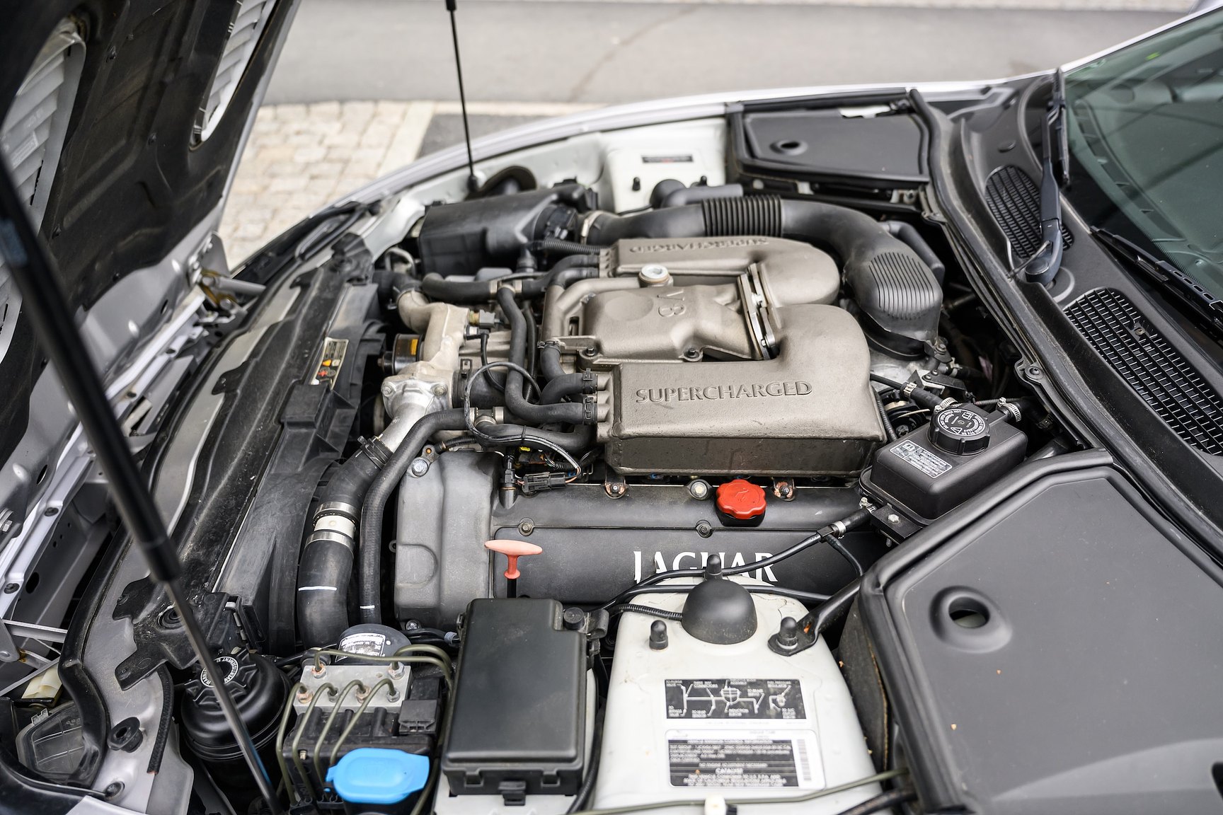 Image of 2001 Jaguar XKR Silverstone mechanics