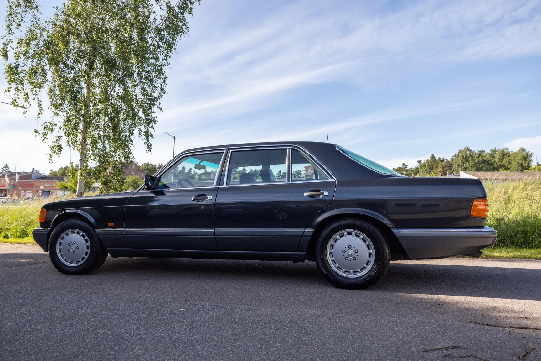 Exteriörbild på 1989 Mercedes-Benz 560 SEL (12)