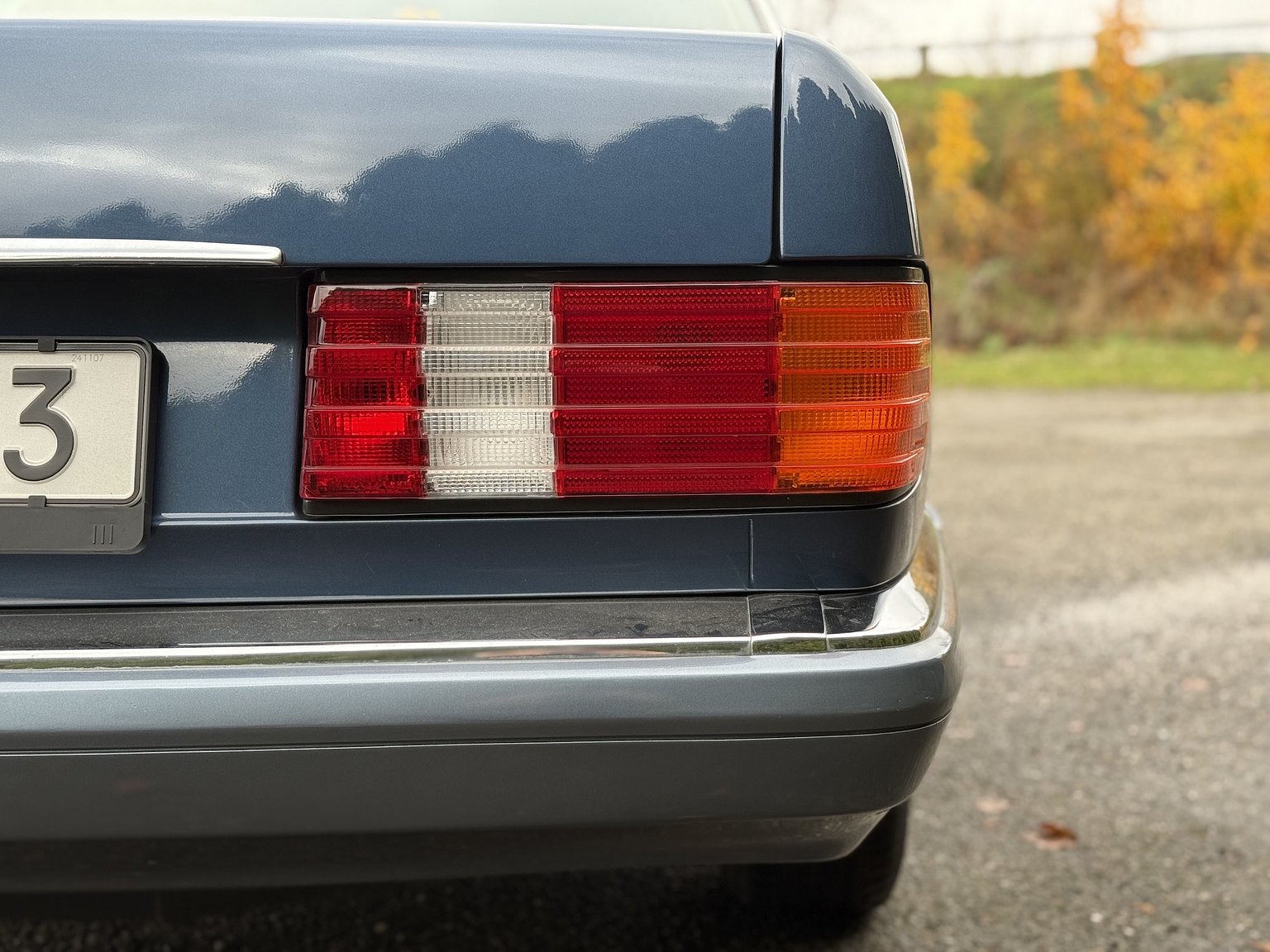 Exterior image of 1987 Mercedes-Benz 300 SE