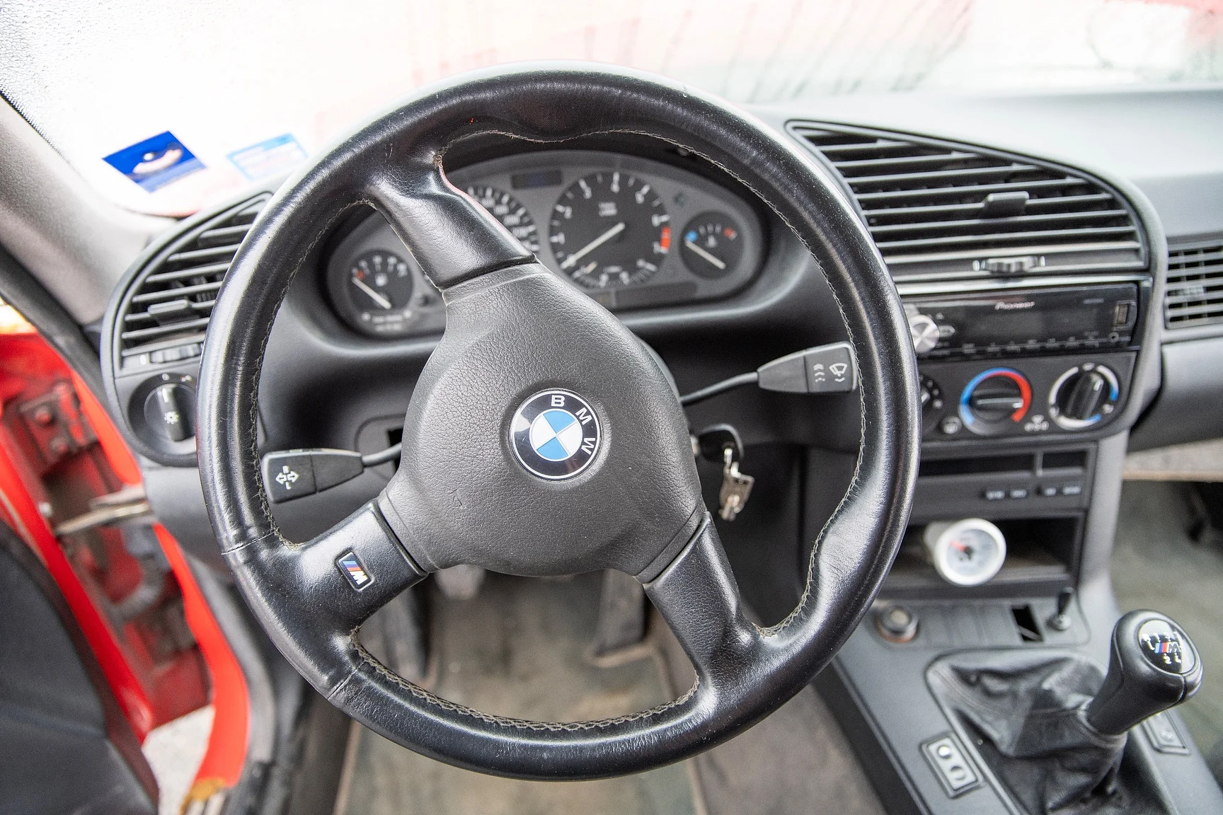 Innenraumfoto von 1992 BMW 325i Turbo (5)