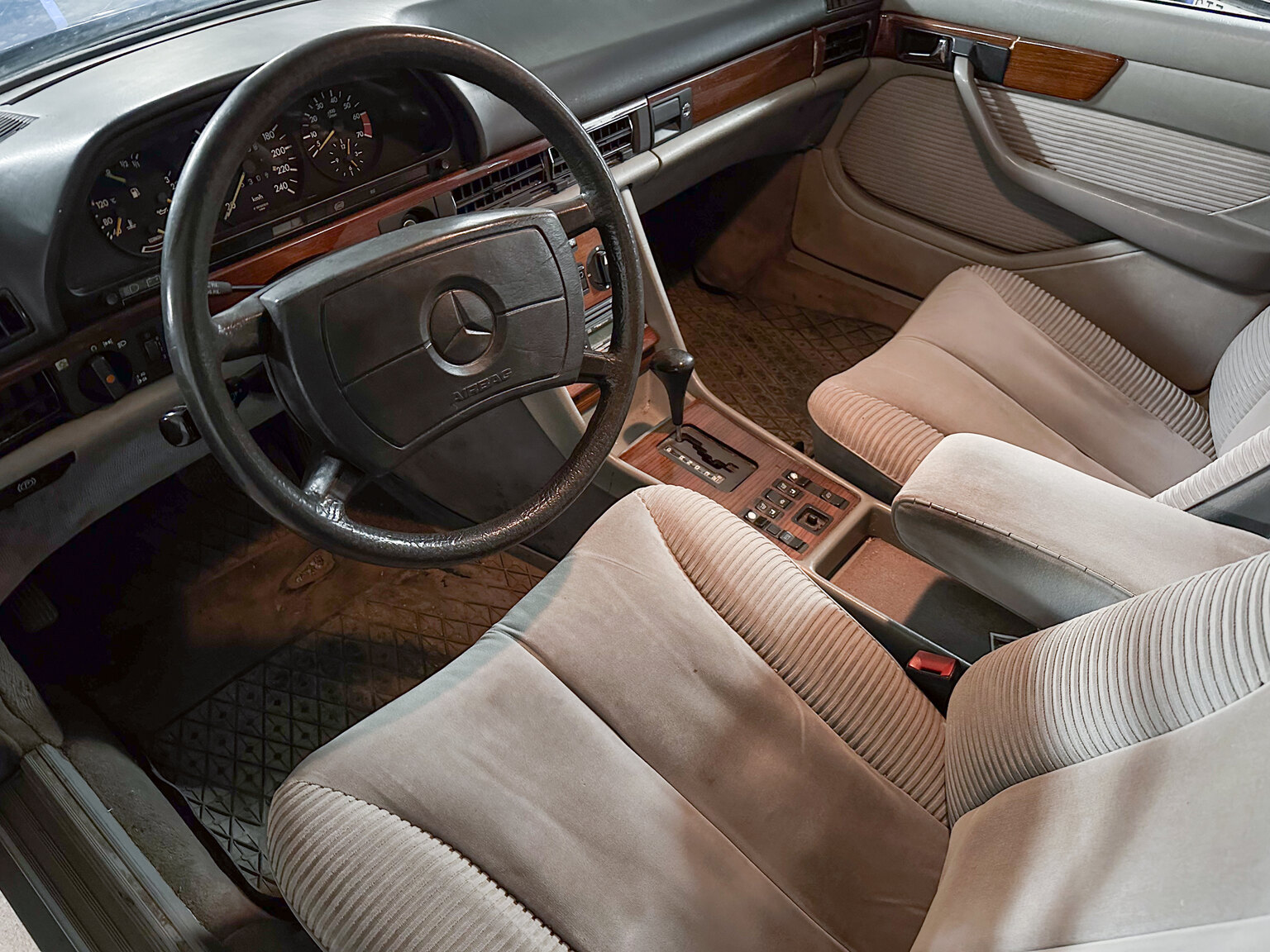 Interiörbild 1985 Mercedes-Benz 500 SEL
