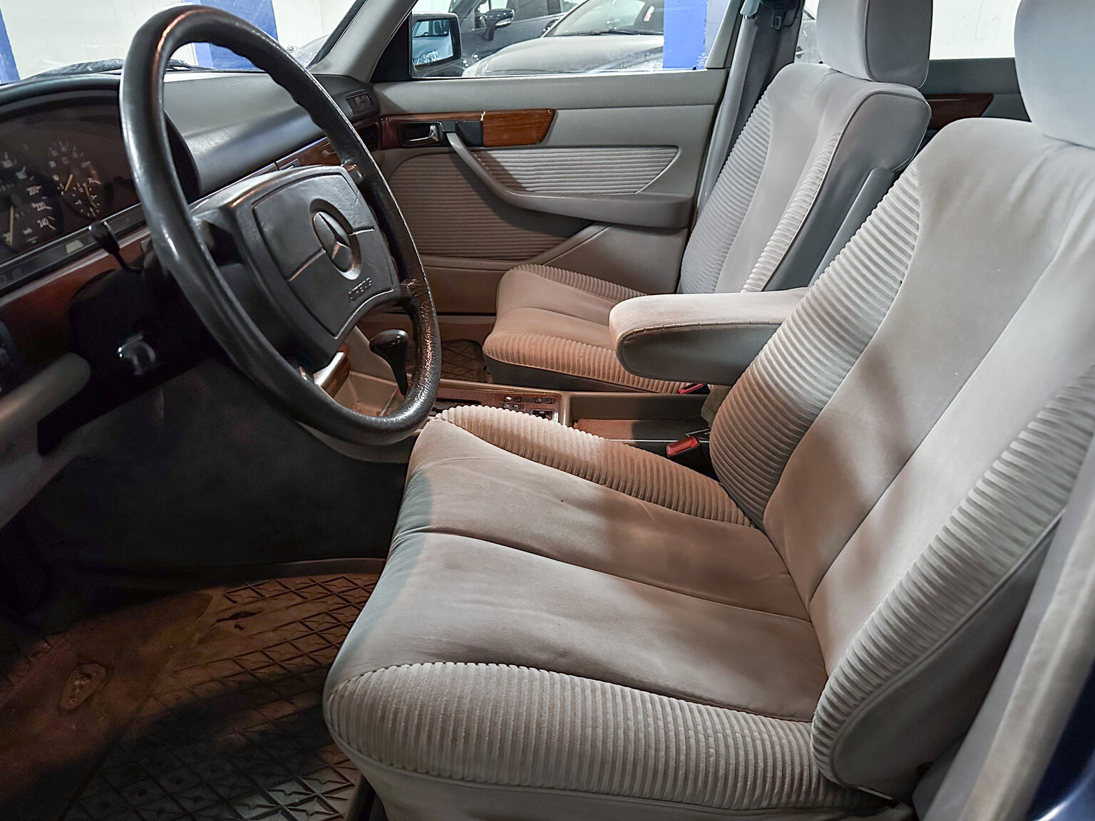 Interiörbild 1985 Mercedes-Benz 500 SEL