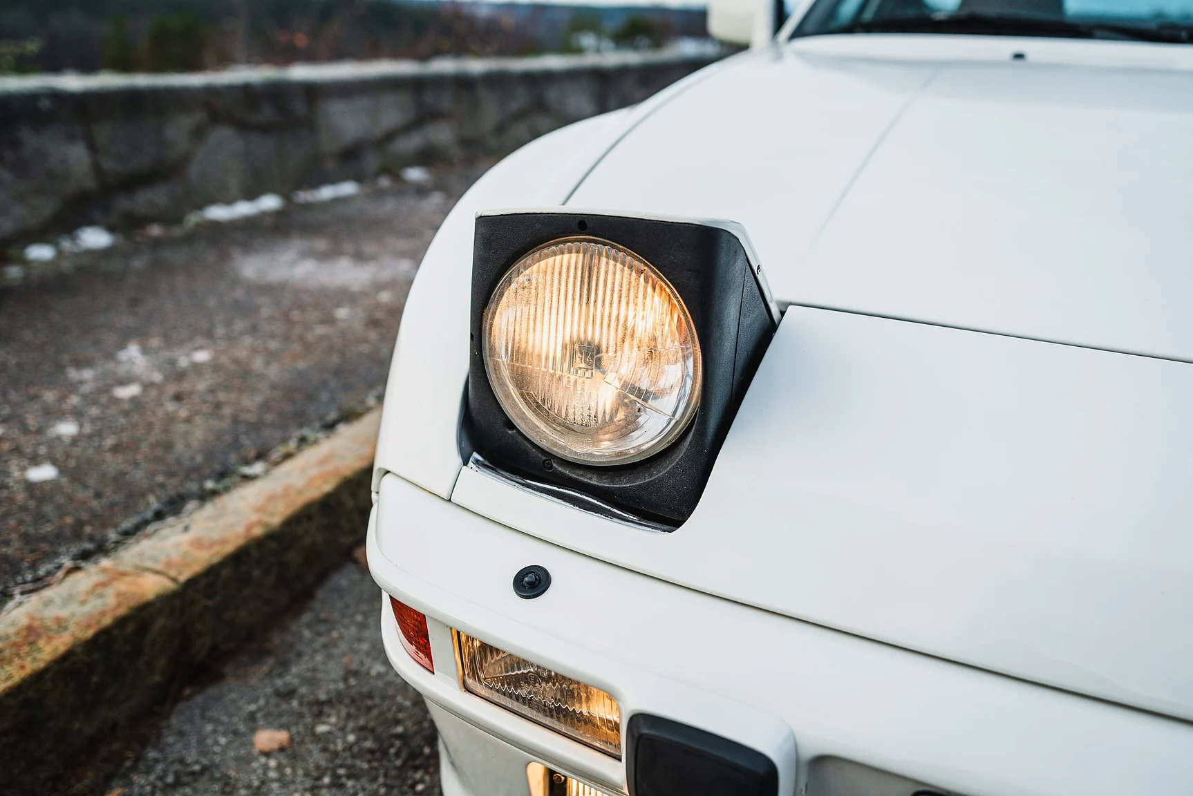 Exterior image of 1986 Porsche 944R (27)