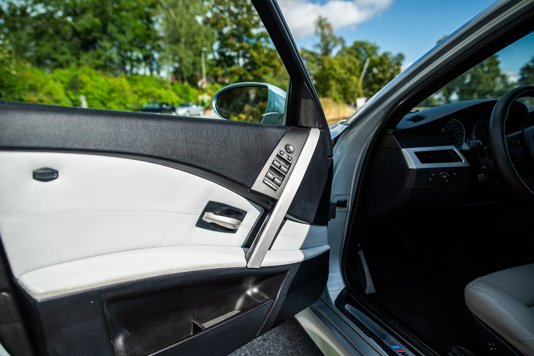 Interior image of 2006 BMW E60 M5