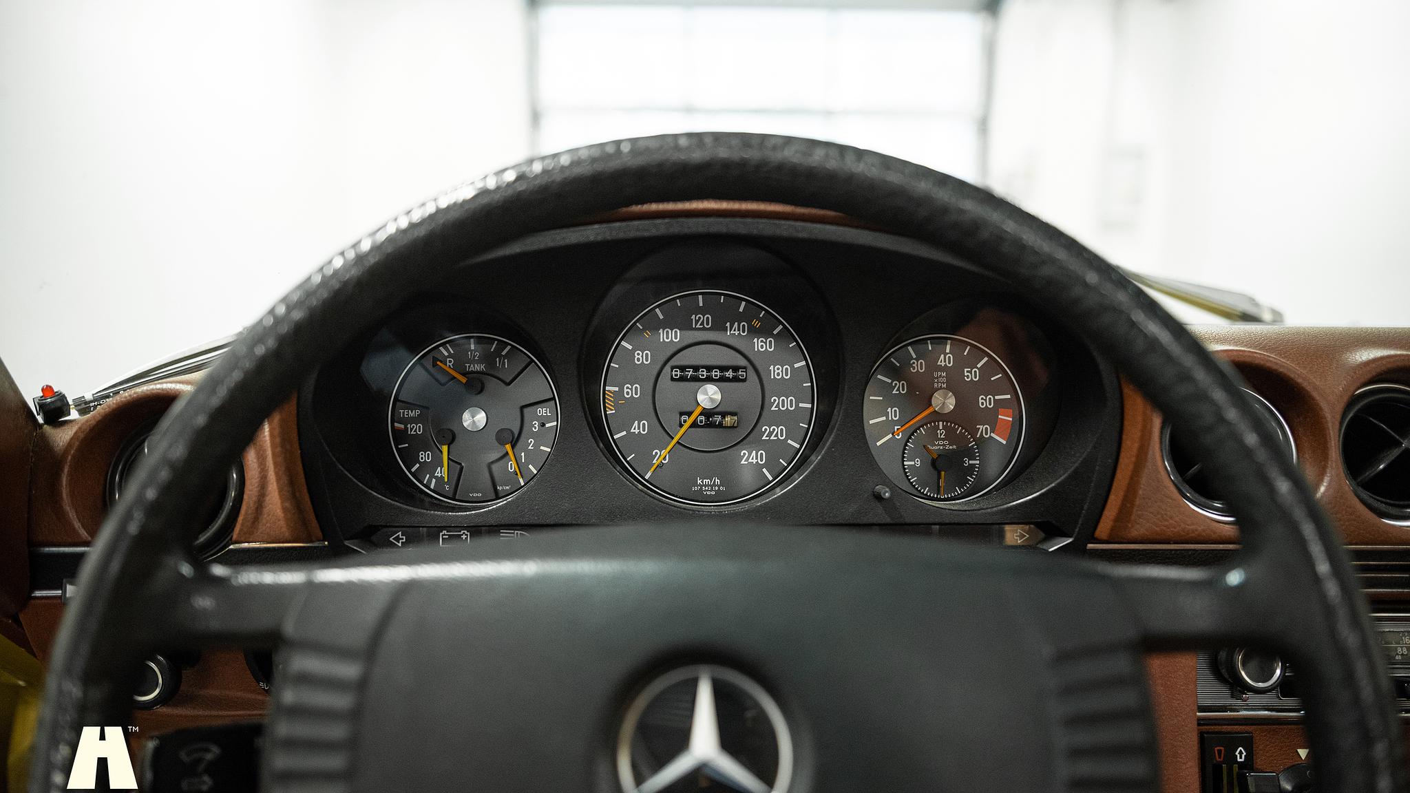 Interiörbild 1975 Mercedes SL 350