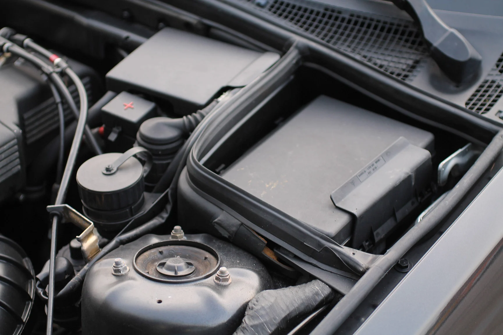 Image of 1993 BMW E34 M5 Touring  (21) mechanics