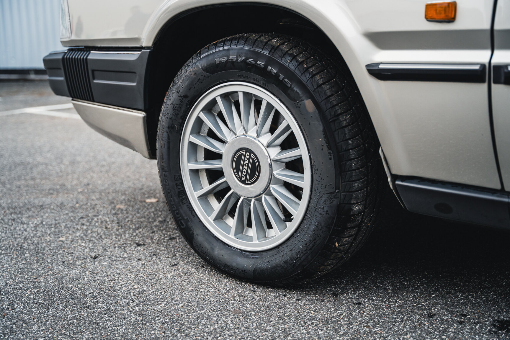 Exterior image of 1988 Volvo 780 Bertone Coupé