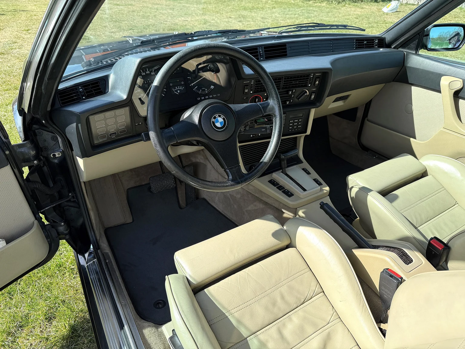 Innenraumfoto von 1985 BMW 635 CSiA (E24) (1)