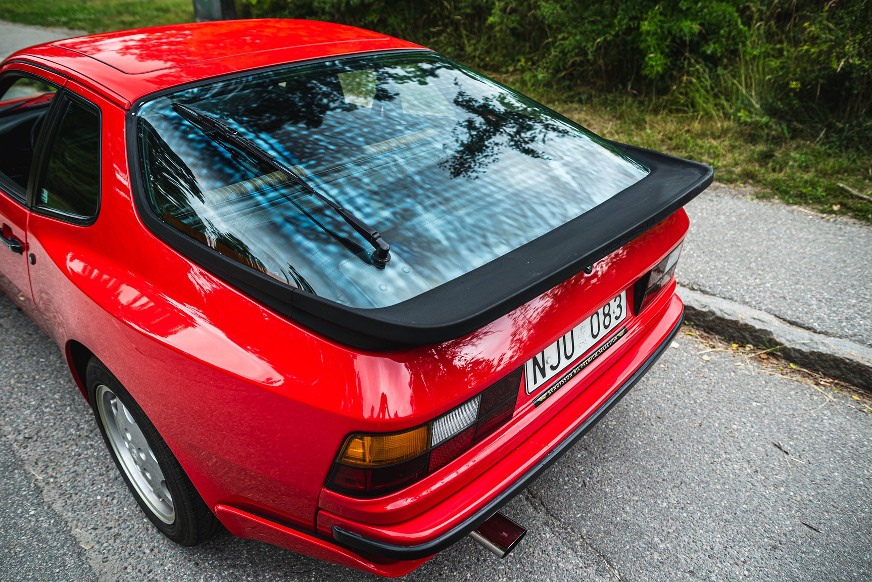Exterior image of 1988 Porsche 944