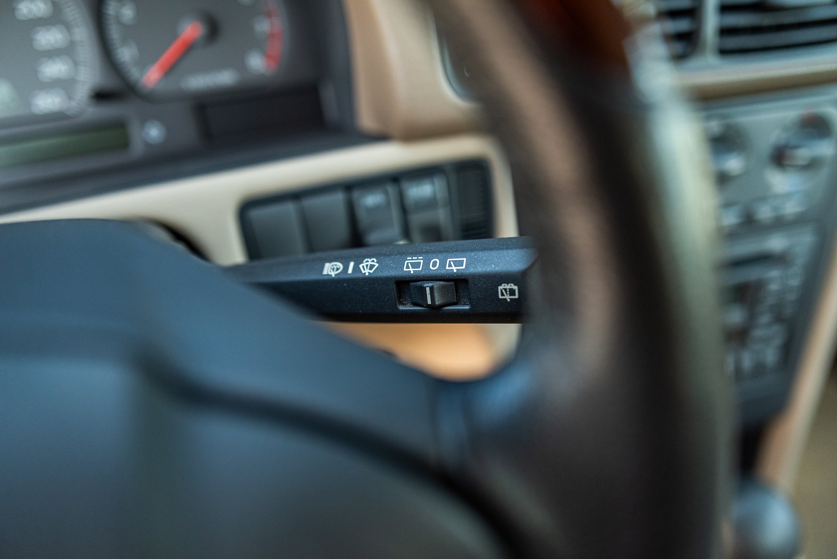 Interior image of 2000 Volvo V70 XC 2.4 T AWD 