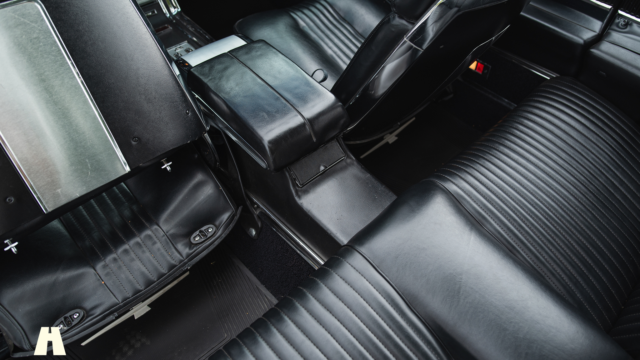 Interior image of 1965 Ford Thunderbird (38)