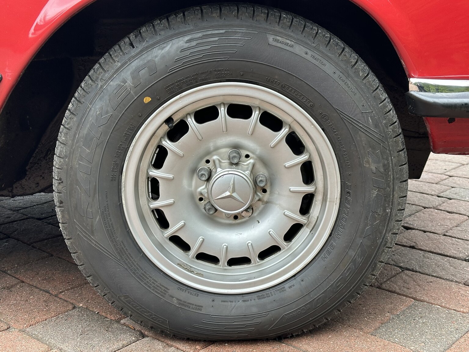 Exterior image of 1973 Mercedes-Benz 450 SL (34)