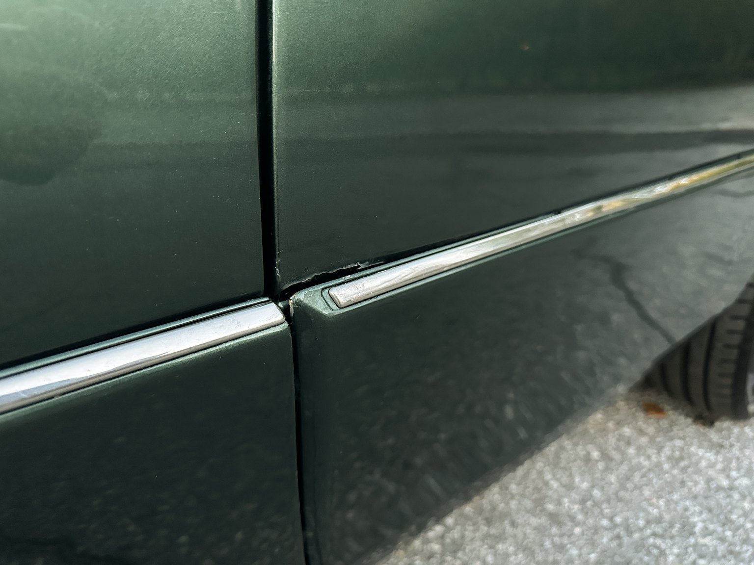 Exterior image of 1996 MERCEDES-BENZ E 320 T