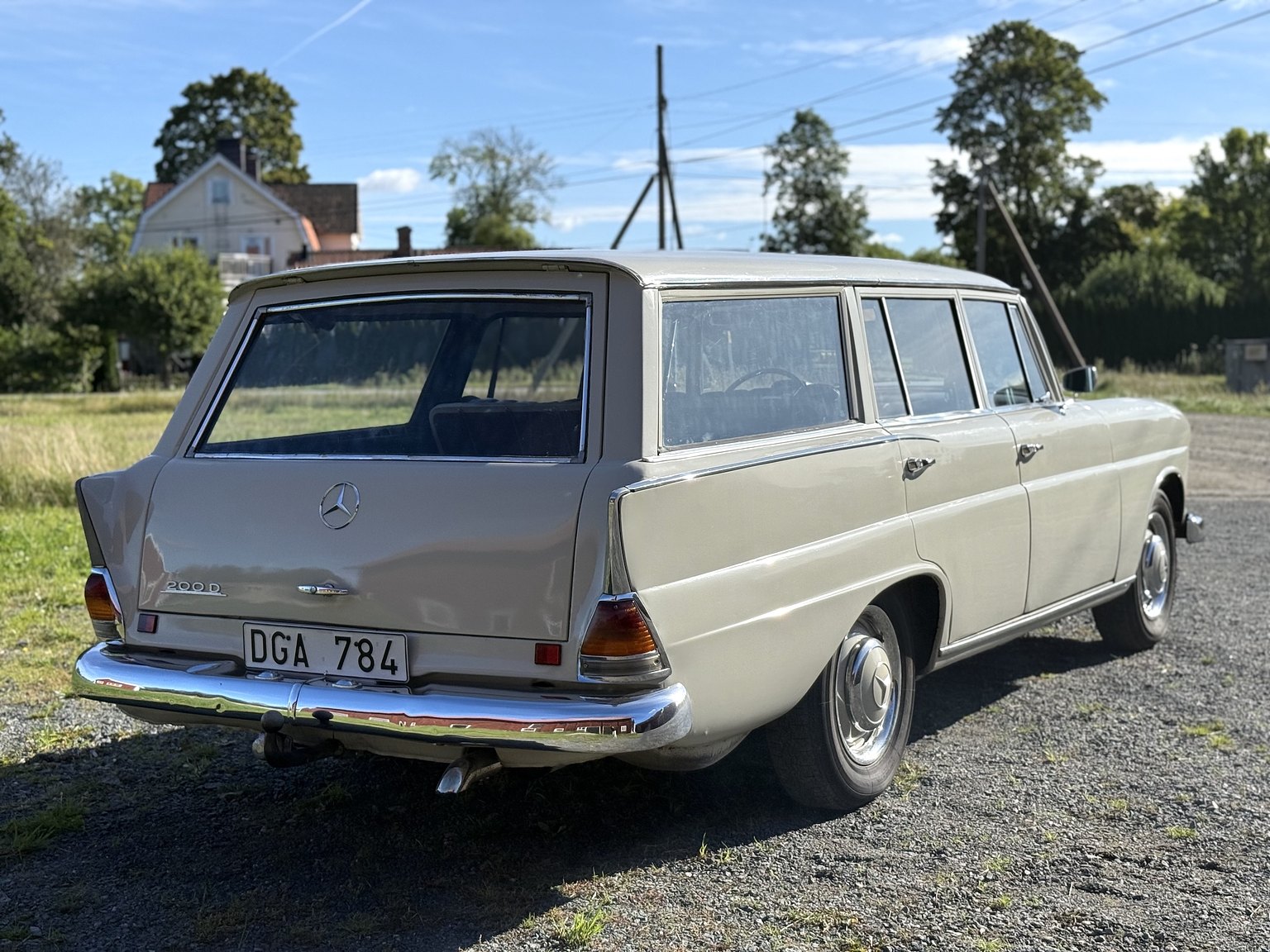 Exteriörbild på 1967 Mercedes-Benz 200D Safari