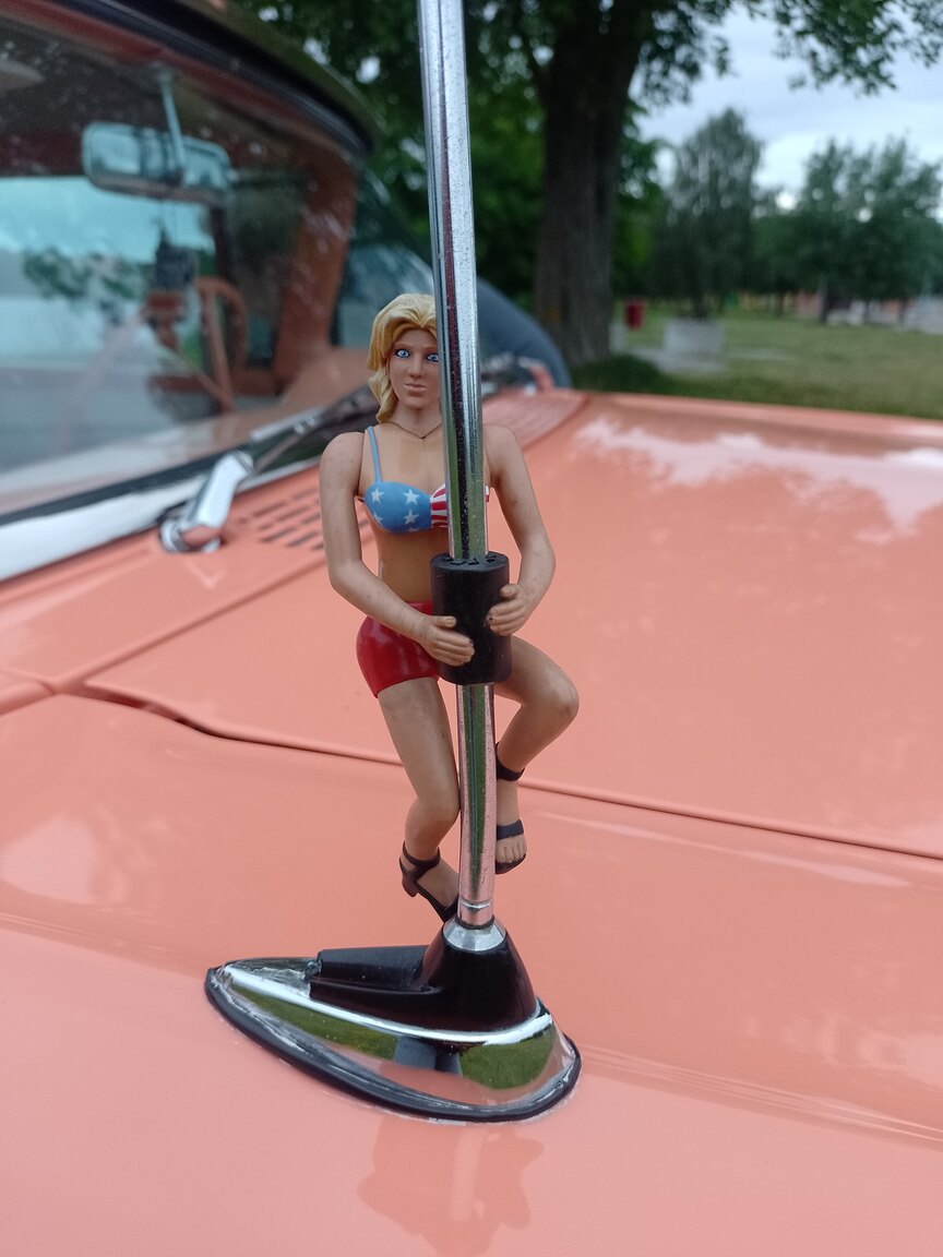 Exterior image of 1957 Ford Fairlane 500 Skyliner Retract