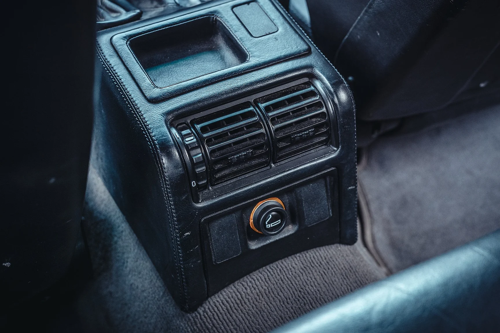 Interior image of 1992 BMW M5 3.8 (18)