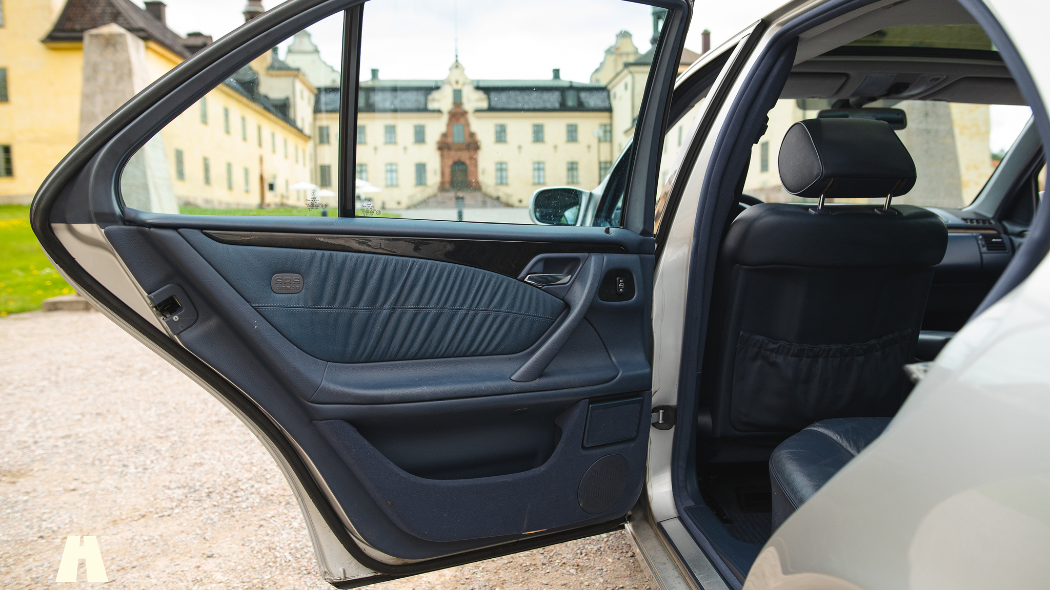 Innenraumfoto von 2000 Mercedes E430