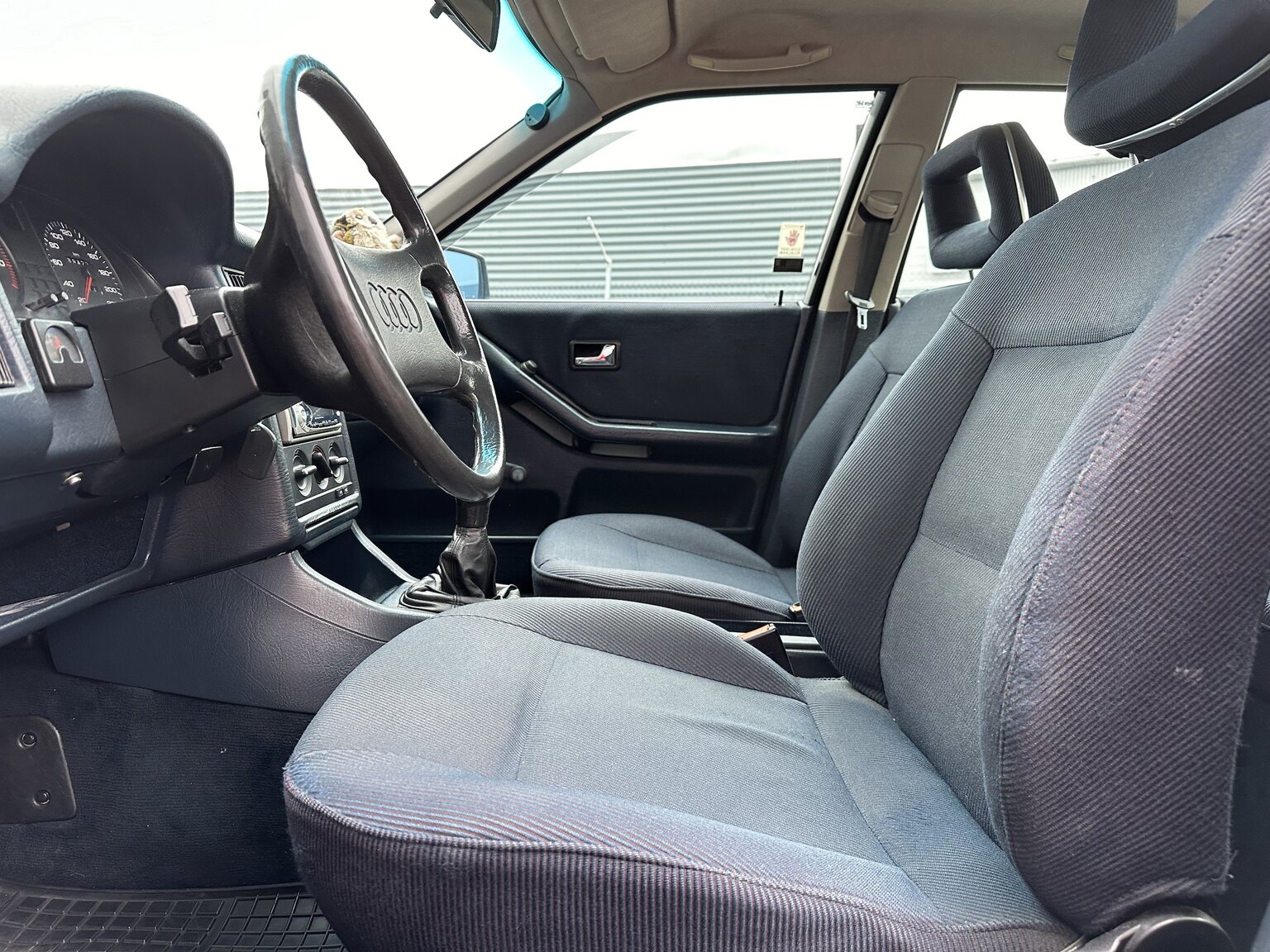 Interior image of 1988 Audi 80 (2)