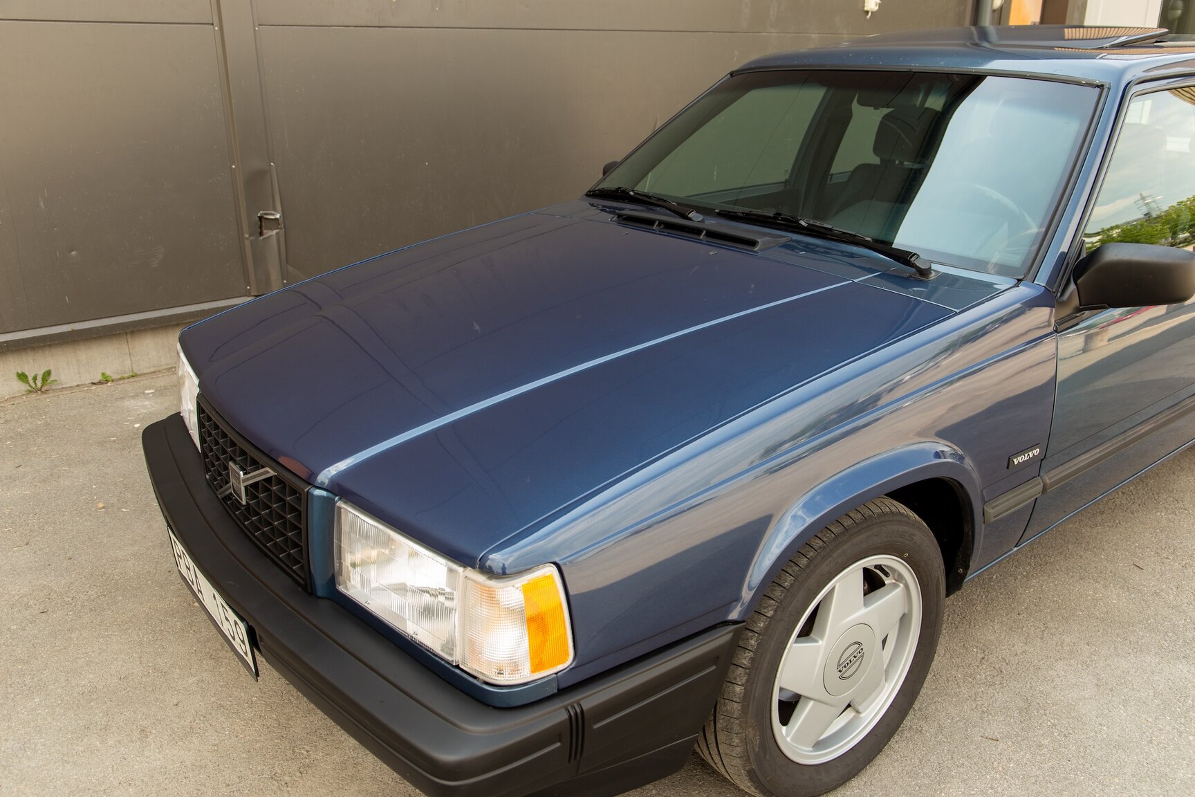 Exterior image of 1990 Volvo 745 Turbo (32)