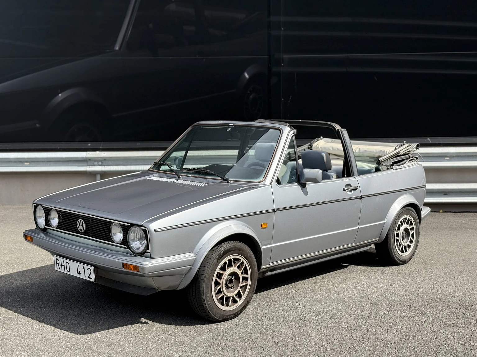 Exterior image of 1987 VW Golf Cabriolet (2)